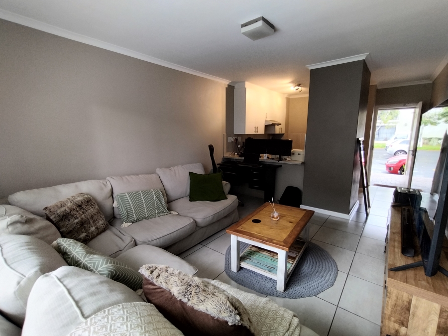 To Let 2 Bedroom Property for Rent in Silver Oaks Western Cape